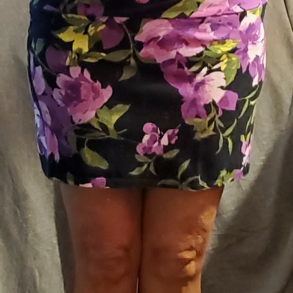 2 cotton spandex miniskirts - Picture 3 of 3